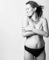 postpartum-photography-mothers-after-pregnancy-beautiful-body-project-jade-beall-14.webp