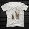 avril-tshirt2.webp