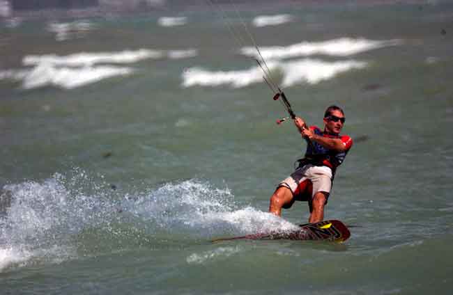 Kitesurfing.jpg