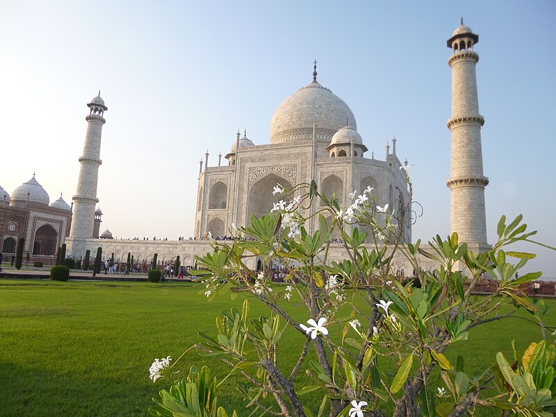 800px-Taj_Mahal.jpg