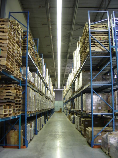 450px-Pallet_racks.jpg