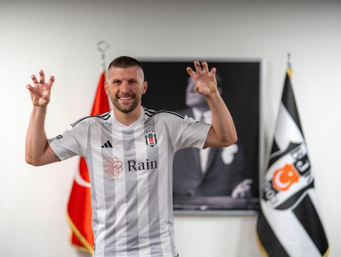 Ante Rebic (Sol kanat)