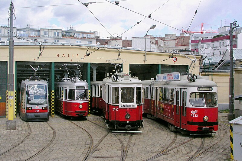 800px-4trams_vienna.jpg